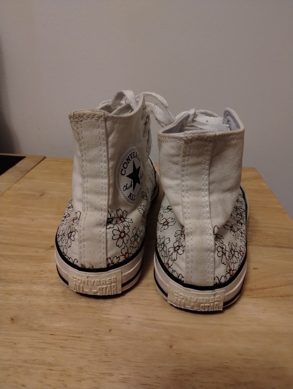 Converse Chuck Taylor Off White High Top Sneakers Daisies Size 8.5 - Picture 3 of 9